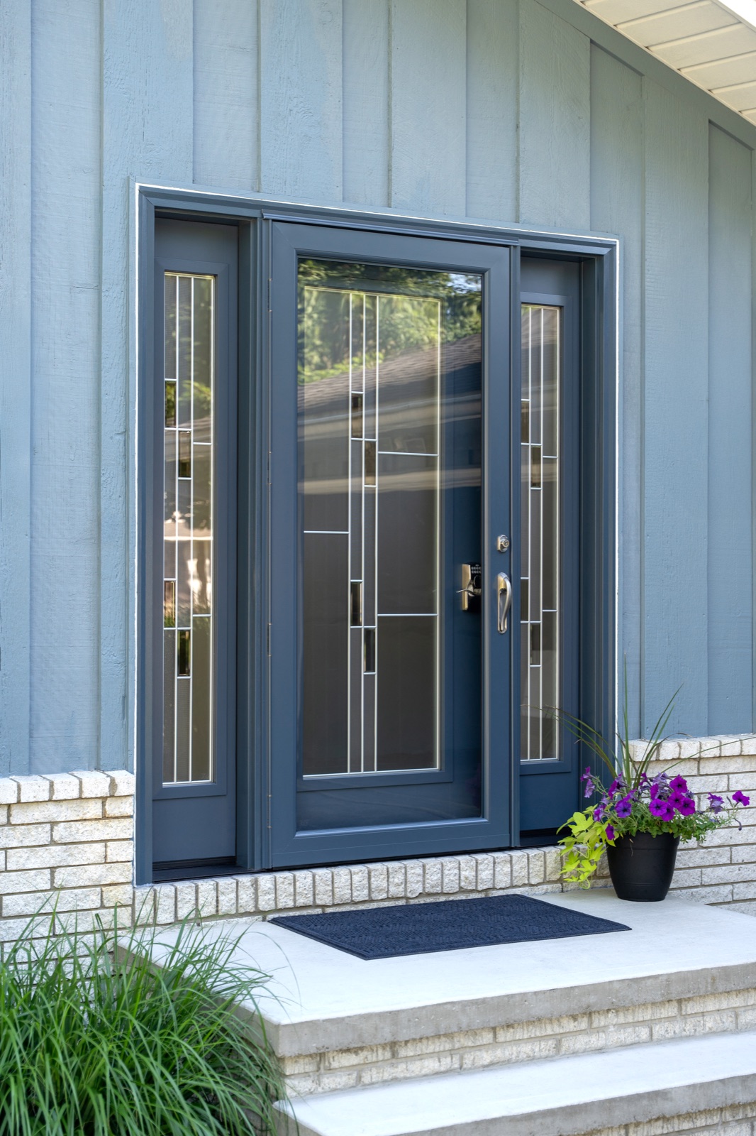 Signet 460 Smooth Enzian Blue Sidelites Full View Storm Door exterior entry door style option