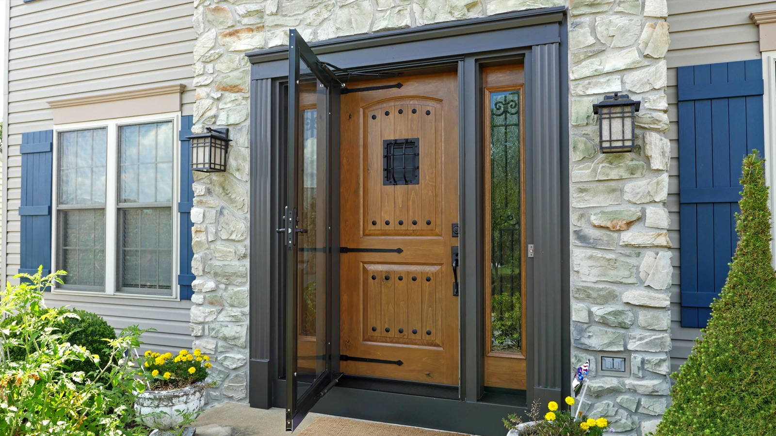 Signet Speakeasy Hinge Straps Clavos Barcelona exterior entry door style option